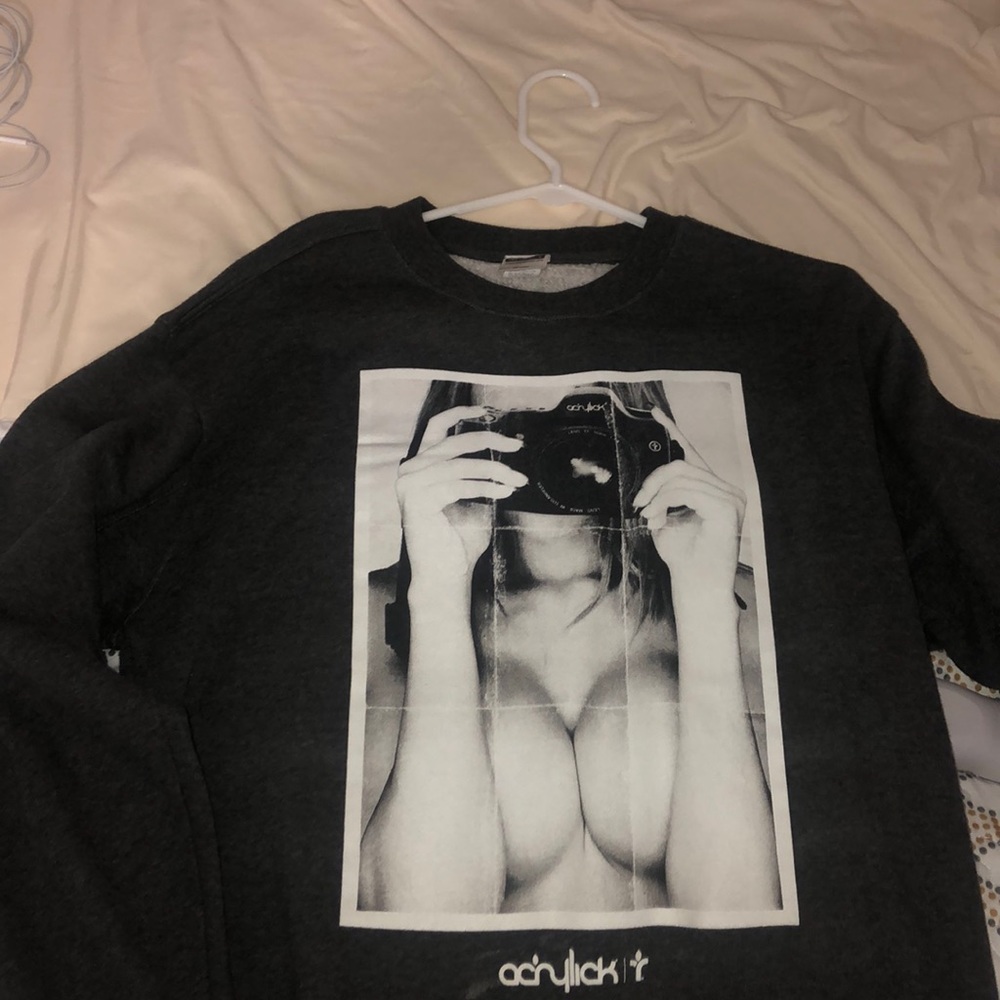 Acrlick Picture Crew Neck